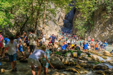 11 Ağustos 2023 Saklikent Kanyonu Türkiye. Resimli editör kullanımı için. Ülkedeki en büyük kanyon. Turistler için popüler bir yer. Ana doğal cazibe..