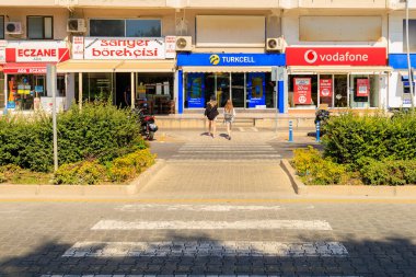 6 Ağustos 2023 Marmaris Turkey. Resimli editör kullanımı için. Turkcell ve Vodafone cep telefonu operatörü