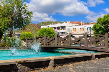 6 Ağustos 2023 Marmaris Turkey. Resimli editör kullanımı için. Şehir çeşmesi sıcakta dinlenmek için popüler bir yerdir.