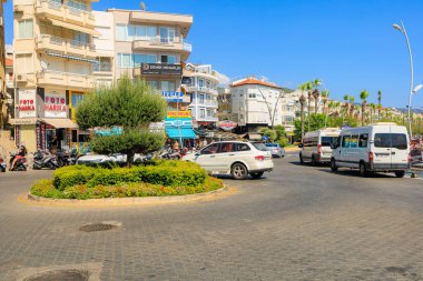 6 Ağustos 2023 Marmaris Turkey. Resimli editör kullanımı için. Güzel çiçek tarhı dairesel bir hareketle