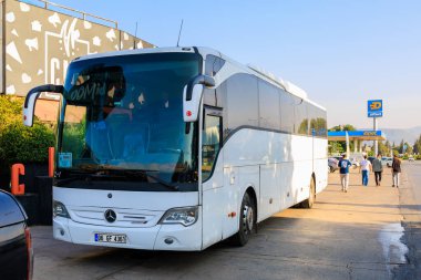 10 Ağustos 2023, Mugla hindisi. Resimli editör kullanımı için. Turist tur otobüsü