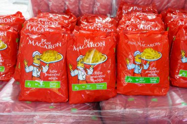 20 Aralık 2022 Beltsy, Moldova. Resimli editör kullanımı için. Piyasada makarna