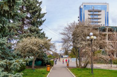 26 Mart 2023 Beltsy, Moldova. Resimli editör kullanımı için. Şehirde ilkbahar.