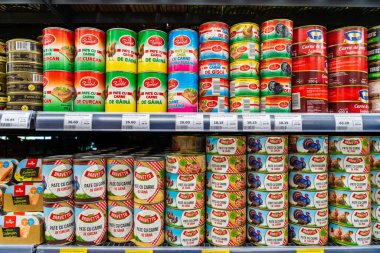 13 Nisan 2023 Beltsy, Moldova. Resimli editör kullanımı için. Konserveler