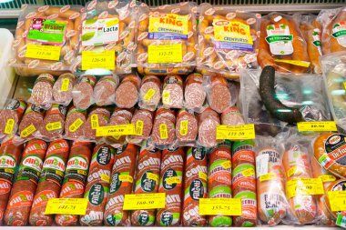 20 Aralık 2022 Beltsy, Moldova. Resimli editör kullanımı için. Piyasada sosisler