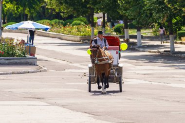 9 Temmuz 2023 Beltsy, Moldova. Resimli editör kullanımı için. Şehir turu için at arabası