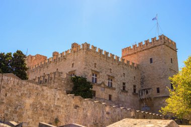 7 Ağustos 2023 Rodos Yunanistan. Resimli editör kullanımı için. Antik kale şehrin ana cazibesidir. Arkaplan