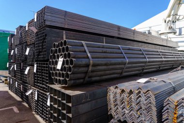 30 Mart 2023 Chisinau Moldova. Resimli editör kullanımı için. Metal borular