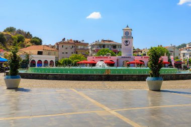 6 Ağustos 2023 Marmaris Turkey. Resimli editör kullanımı için. Büyük şehir çeşmesi