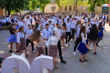 30 Mayıs 2023 Beltsy, Moldova. Resimli editör kullanımı için. Okul balosu.
