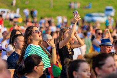 12 Haziran 2022 Duruitoara Moldova. Resimli editör kullanımı için. Halk halk müziği festivalini açıyor