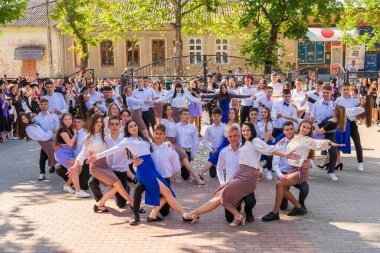 30 Mayıs 2023 Beltsy, Moldova. Resimli editör kullanımı için. Okul balosu.