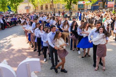 30 Mayıs 2023 Beltsy, Moldova. Resimli editör kullanımı için. Okul balosu.