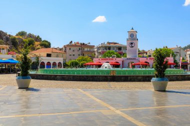 6 Ağustos 2023 Marmaris Turkey. Resimli editör kullanımı için. Büyük şehir çeşmesi