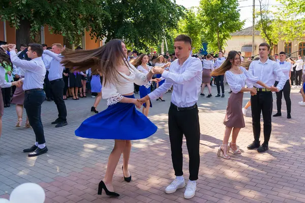 30 Mayıs 2023 Beltsy, Moldova. Resimli editör kullanımı için. Okul balosu.