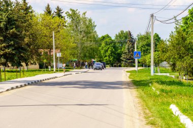 23 Mayıs 2023 Dobruja köyü, Singerei bölgesi, Moldova. Resimli editör kullanımı için. Köyde yol.