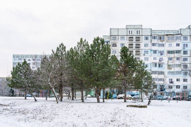 31 Ocak 2023 Beltsy, Moldova. Resimli editör kullanımı için. Şehirde kar yağarken.