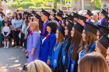 30 Mayıs 2023 Beltsy, Moldova. Resimli editör kullanımı için. Okuldaki sırayla mezun olanlar.