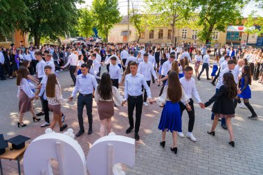 30 Mayıs 2023 Beltsy, Moldova. Resimli editör kullanımı için. Okul balosu.