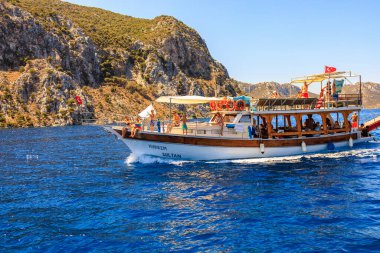 8 Ağustos 2023 Türkiye Mugla, Ege Adaları. Resimli editör kullanımı için. Deniz yolculuğunda bir yat gezisi.