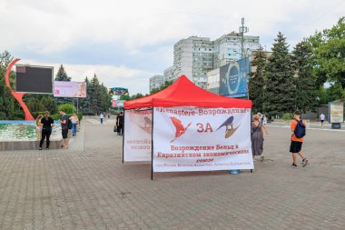 30 Ağustos 2023 Beltsy veya rom. Balti Moldova, illüstrasyon editörü. Siyasi Parti Uyanışı Çadırı