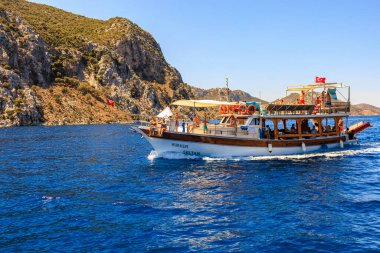 8 Ağustos 2023 Türkiye Mugla, Ege Adaları. Resimli editör kullanımı için. Deniz yolculuğunda bir yat gezisi.