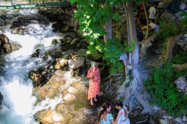 11 Ağustos 2023 Saklikent Kanyonu Türkiye. Resimli editör kullanımı için. Ülkedeki en büyük kanyon. Turistler için popüler bir yer. Ana doğal cazibe..