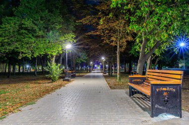 1 Ekim 2023 Stefan Voda Moldova. Editör kullanımı için. Gece parkı