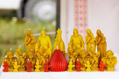 12 Haziran 2022 Duruitoara Moldova. Resimli editör kullanımı için. El yapımı mumlar.