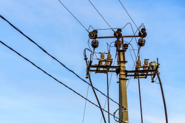 Direk kabloları. Seçici odaklı arkaplan ve metin için alanı kopyala.
