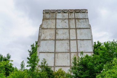 Bitmemiş bina kötü durumda. Seçici odaklı arkaplan ve metin için alanı kopyala.