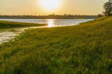 Güzel gün batımı. Seçici odaklı arkaplan ve metin için alanı kopyala.