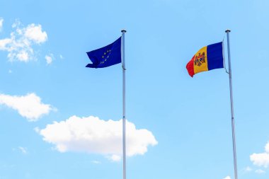 Moldova Cumhuriyeti ve AB 'nin bayrağı. Seçici odaklı arkaplan ve metin için alanı kopyala