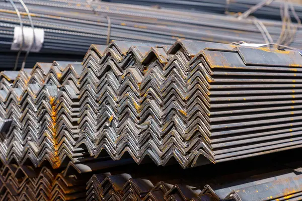 Metal köşeler. Seçici odaklı arkaplan ve metin için alanı kopyala