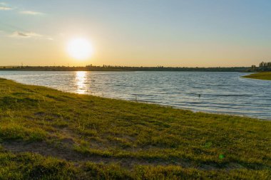 Güzel gün batımı. Seçici odaklı arkaplan ve metin için alanı kopyala.