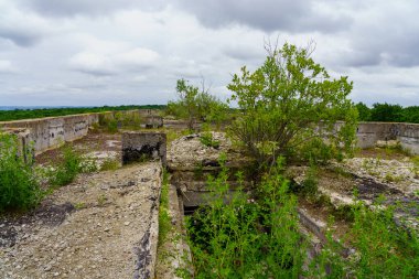 Kıyametten sonraki binayı harap etmiş. Seçici odaklı arkaplan ve metin için alanı kopyala.