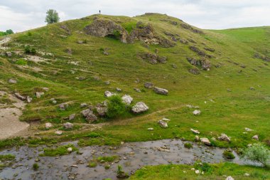 Hilly Vadisi. Seçici odaklı arkaplan ve metin için alanı kopyala.