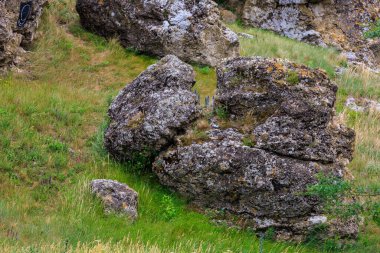 Rocky doğa. Seçici odaklı arkaplan ve metin için alanı kopyala.