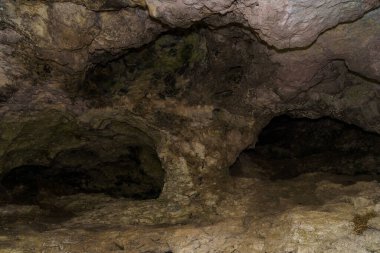 Karst mağarası. Seçici odaklı arkaplan ve metin için alanı kopyala.