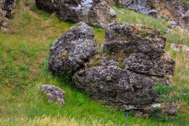 Rocky doğa. Seçici odaklı arkaplan ve metin için alanı kopyala.