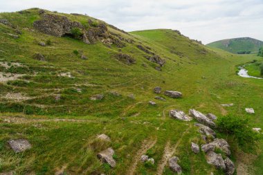 Hilly Vadisi. Seçici odaklı arkaplan ve metin için alanı kopyala.