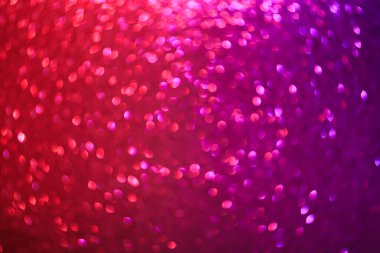 Bulanık arkaplan. Odaklanmamış fotoğraf merceğini geri ver. Arka plan bokeh. Tasarım boş. Tasarımcı için grafik kaynak. Sıcak ve serin tonların modaya uygun karışık renk ışığı.