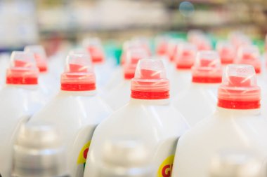 Metin için kopyalama alanı olan seçici odak noktasında Deterjan veya sıvı toz kapsülleri