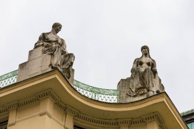 Şehrin mimarisinde çok eski heykeller var. Tarihsel ve kültürel miras. Seçici odak ve kopyalama alanı olan arkaplan