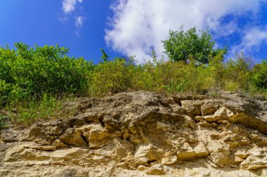 Rocky doğa. Seçici odaklı arkaplan ve metin için alanı kopyala.
