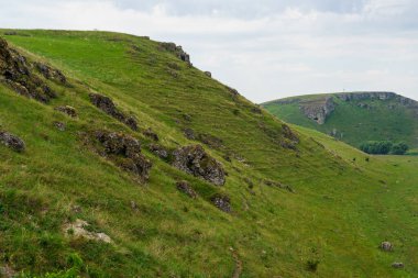 Hilly Vadisi. Seçici odaklı arkaplan ve metin için alanı kopyala.