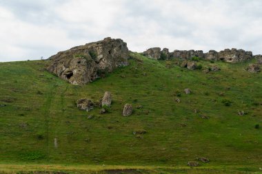 Hilly Vadisi. Seçici odaklı arkaplan ve metin için alanı kopyala.
