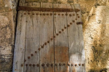 Antika ahşap kapı. Seçici odaklı arkaplan ve metin için alanı kopyala