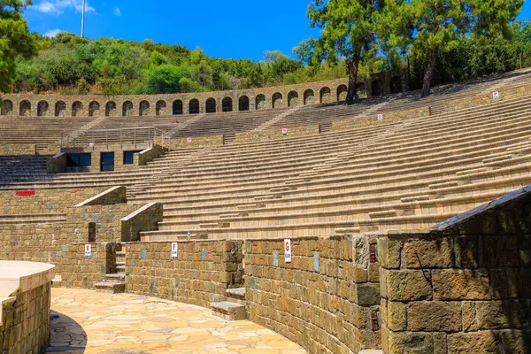 Antikes Amphitheater Marmaris Mit Türkischen Inschriften Für Block Oder Sektor lizenzfreie Stockbilder