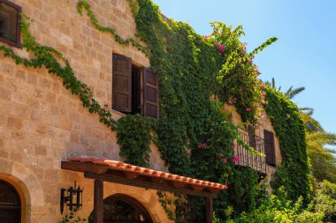 Eski Avrupa evi. Seçici odaklı arkaplan ve metin için alanı kopyala